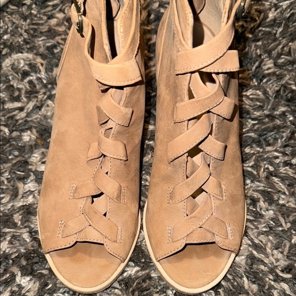 Eileen Fisher Tan Suede Sandals with Peep-Toe Design - Picture 9 of 11